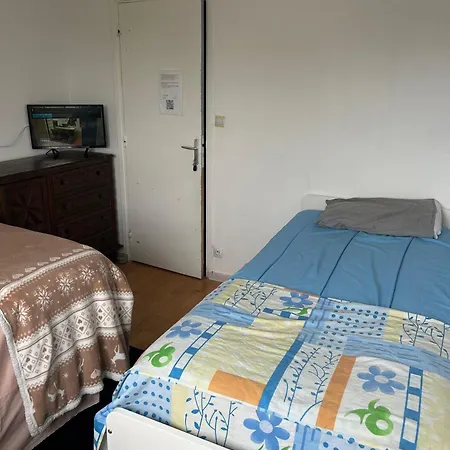 1 Проживание в семье *